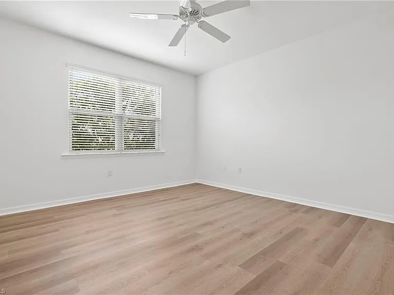 10818 Alvara Way — Photo 12