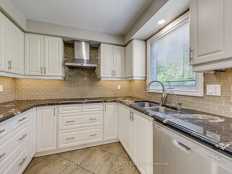 1124 Notley Cres — Photo 21