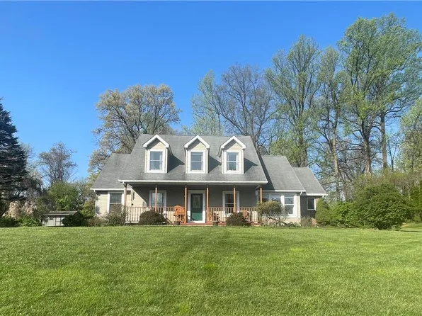 2708 Maple Dr, Hellertown, PA 18055