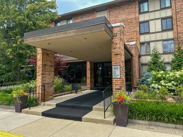 201 Lake Hinsdale Dr APT 311, Willowbrook, IL 60527