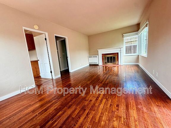 4th image of 590 Oak St