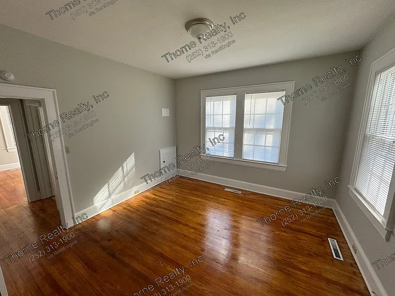 823 Western Ave — Photo 15