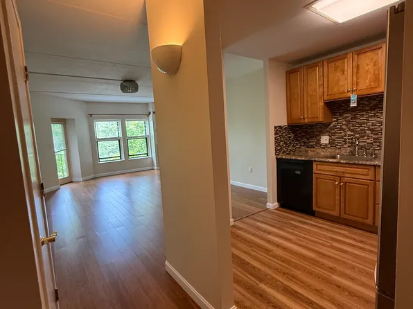 14 Heron St APT 410, West Roxbury, MA 02132