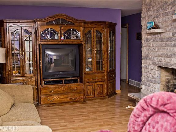3rd image of 132 Greenfield Dr