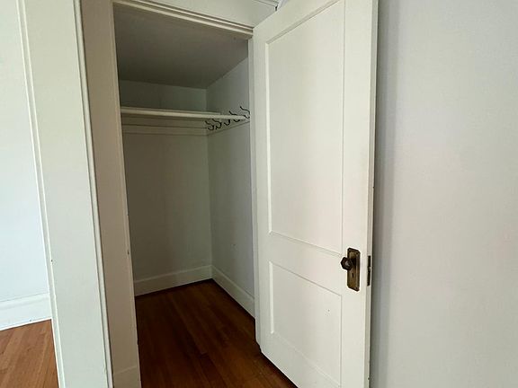 2nd image of 2212 Irving Ave S Floor 1