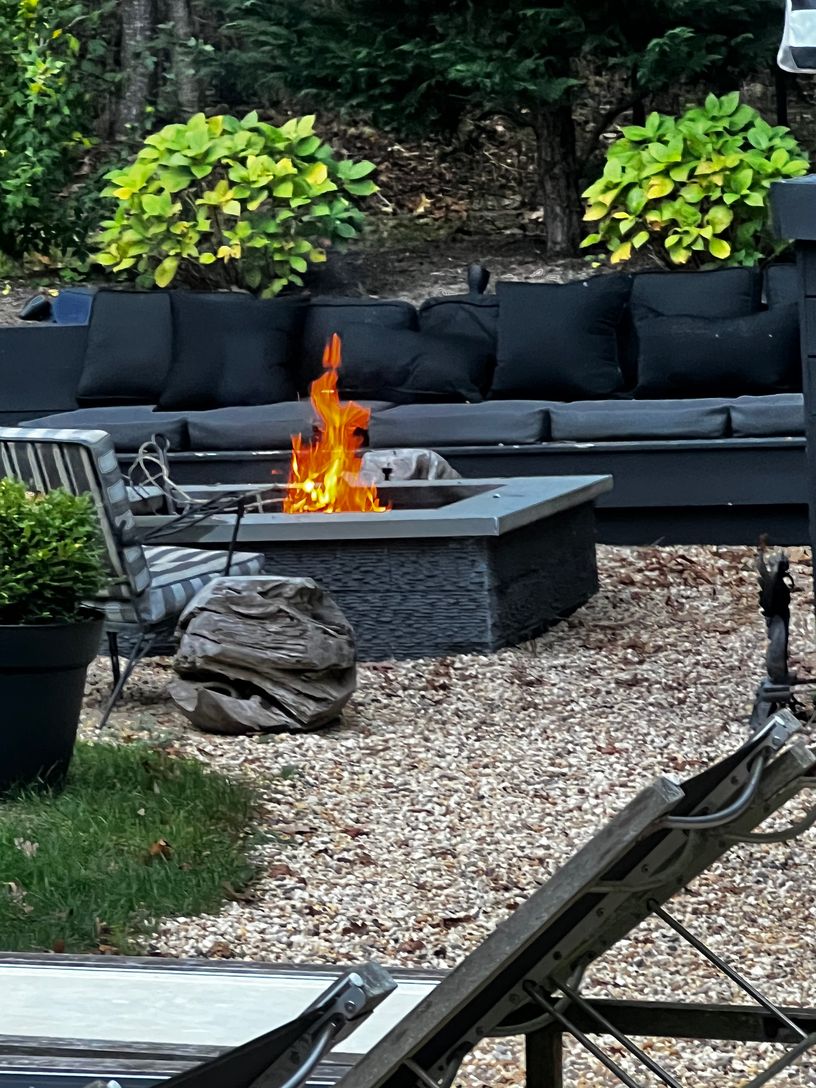  Outdoor fire pit