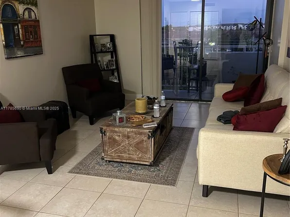 8251 NW 8th St APT 505, Miami, FL 33126