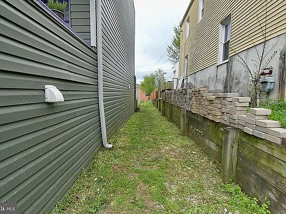 852 W 33rd St — Photo 27
