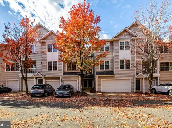 12737 Fair Briar Ln, Fairfax, VA 22033