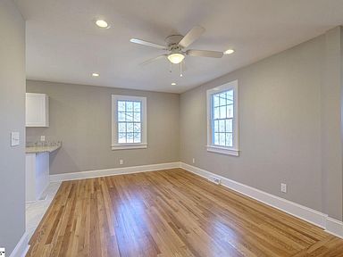 111 Hawthorne Ln, Greenville, SC 29605 | Zillow