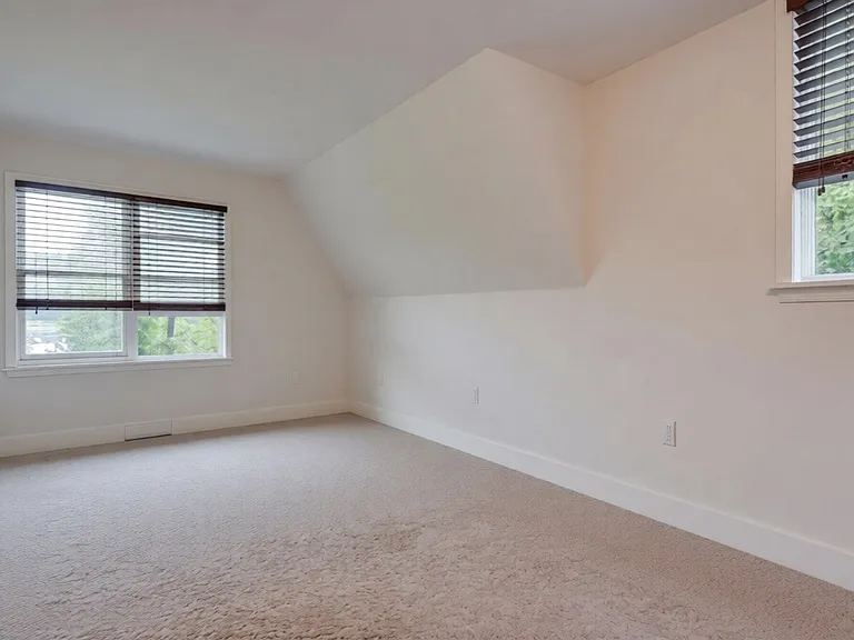 10 Lewis Ave — Photo 14