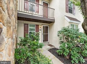 109 Valley Stream Cir, Wayne, PA