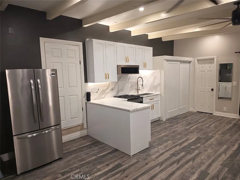 Studio, 370 sqft, $2,300 — Photo 2