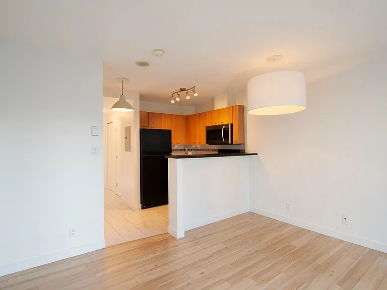 1331 Alberni St #309 — Photo 4