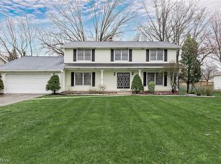 692 Davidson Dr, Highland Heights, OH 44143