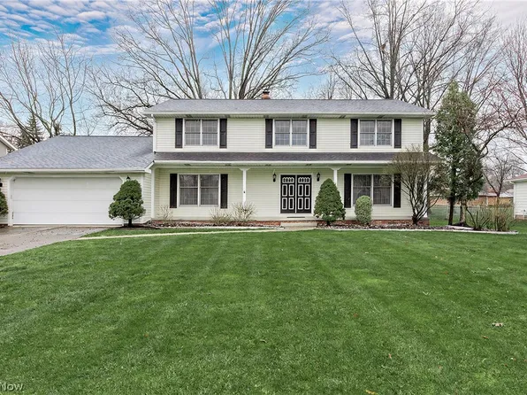 692 Davidson Dr, Highland Heights, OH 44143