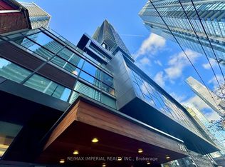 290 Adelaide St W #2103, Toronto, ON M5V 1N1