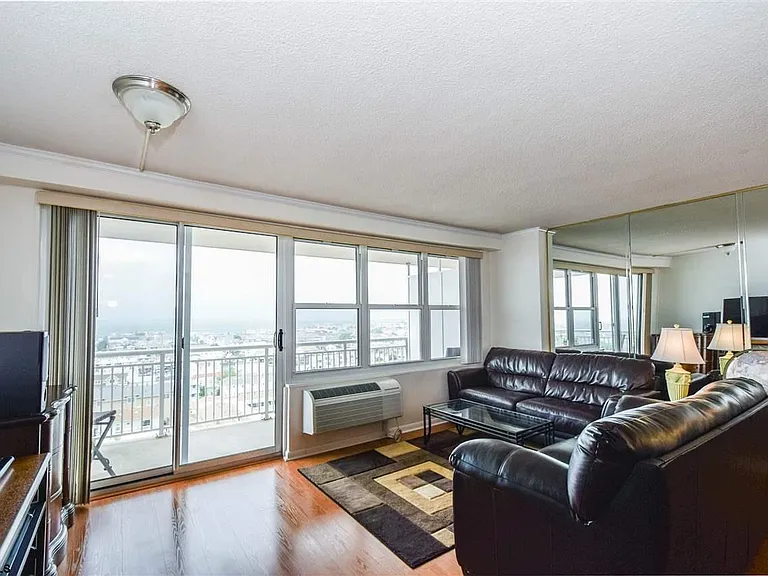 9400 Atlantic Ave #1116 — Photo 8