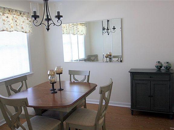 3rd image of 16 Wintergreen Ct