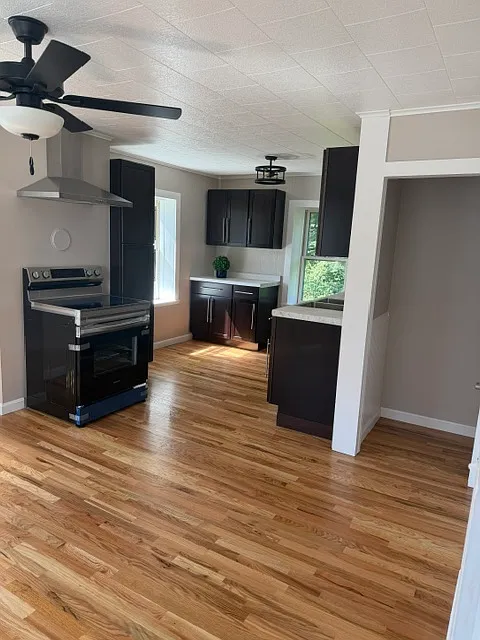 3 bed, 1200 sqft, $2,300 — Photo 2