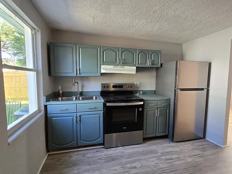 8623 N Willow Ave — Photo 4