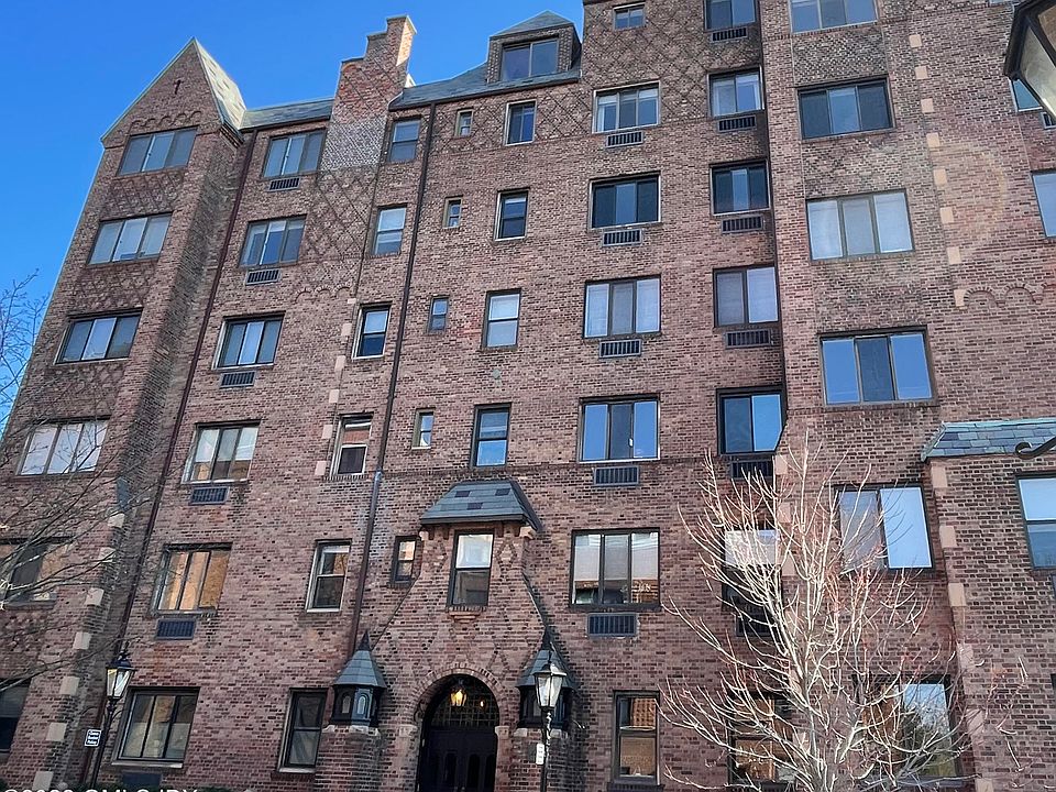 2nd image of 4 Lafayette Ct APT 3B
