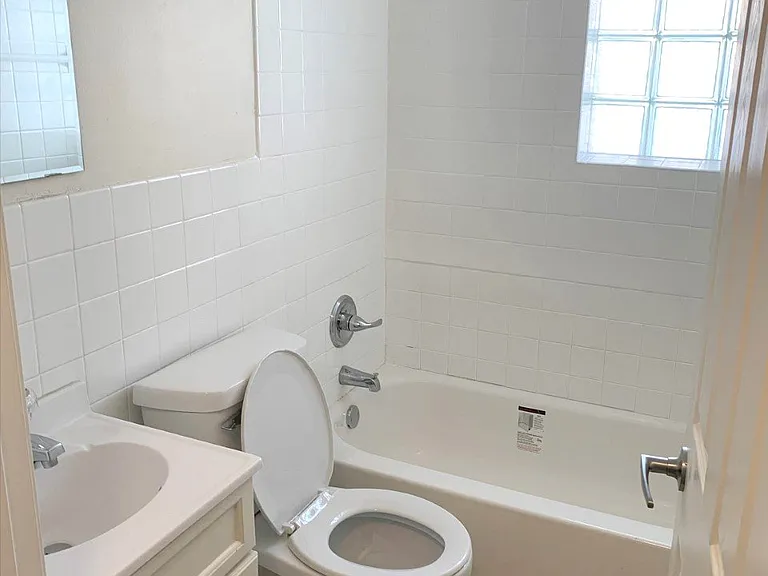 1529 Adrian St — Photo 17