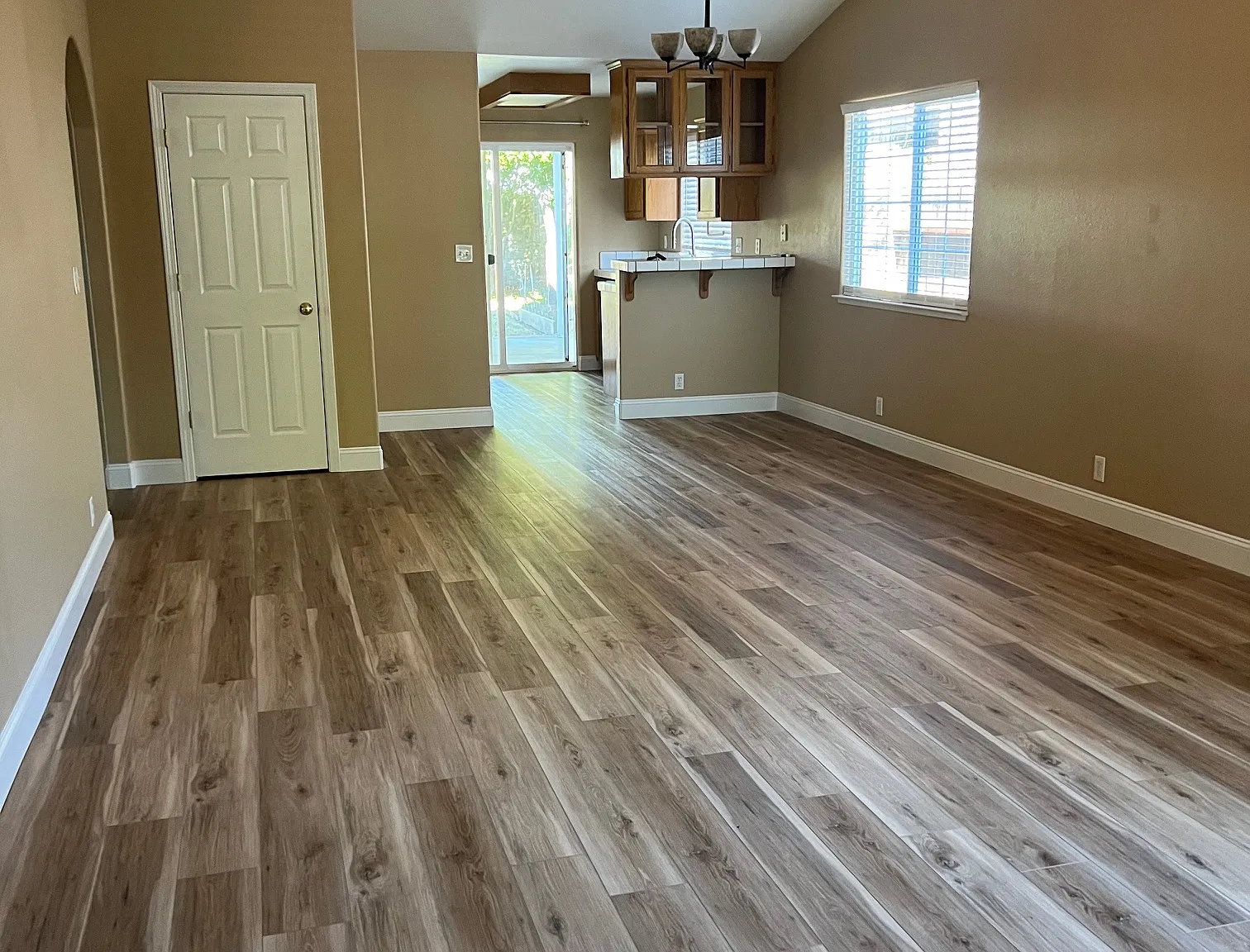 4 bed, 1407 sqft, $2,400 — Photo 2