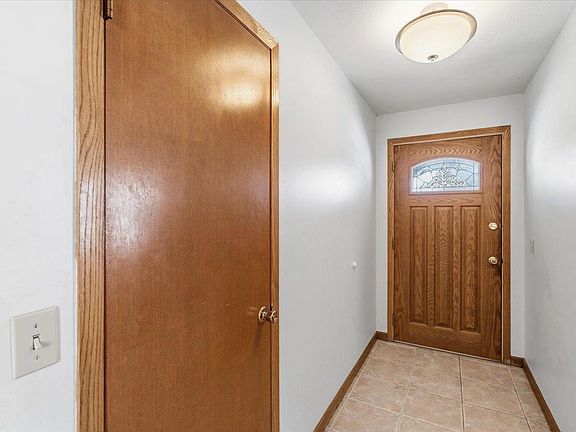 4th image of 720 Buena Vista St