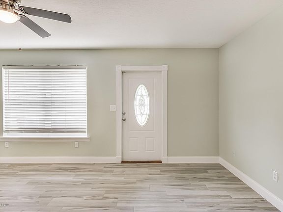 4th image of 319 W University Blvd