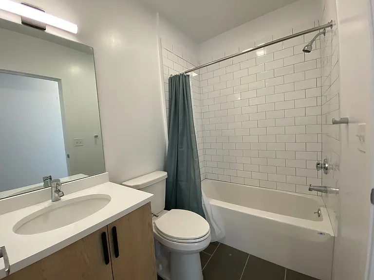 104 Howe St — Photo 101