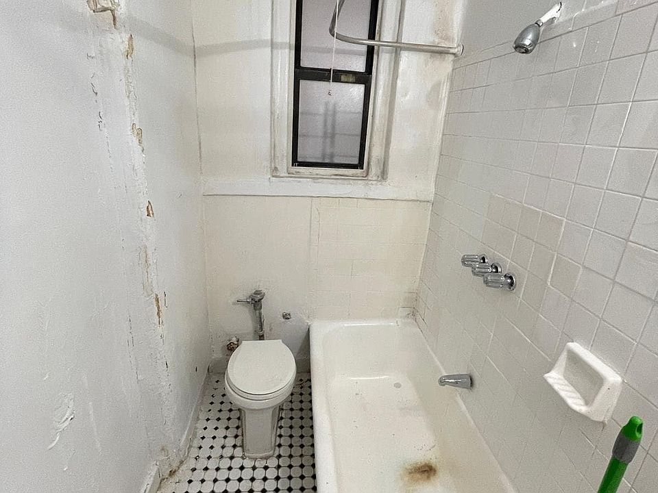 1st image of 2059 Colonial Ave #1