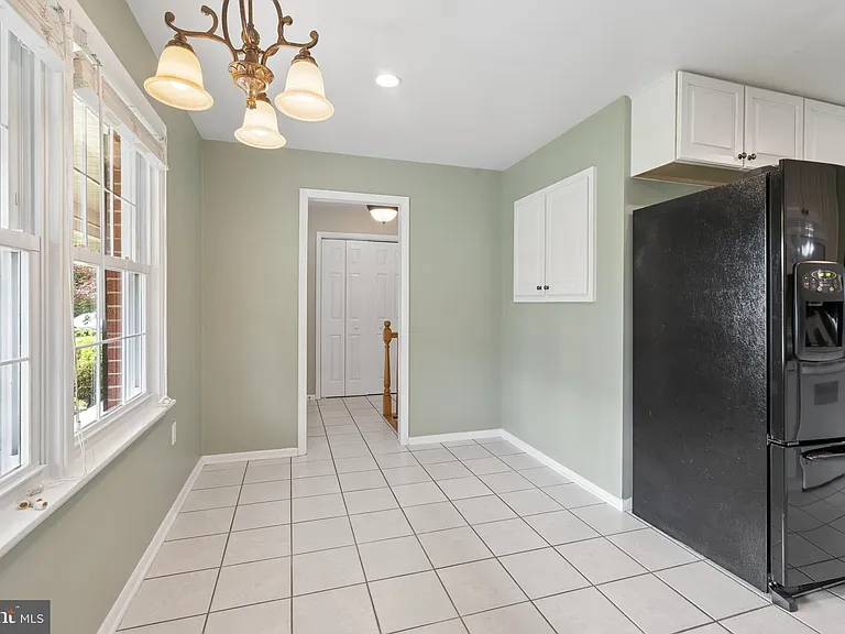 8109 Broadview Dr — Photo 3