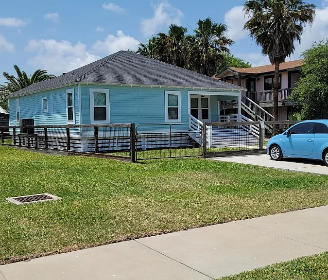 823 S Live Oak St — Photo 2