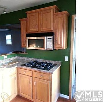 kitchen w built in stove and mic