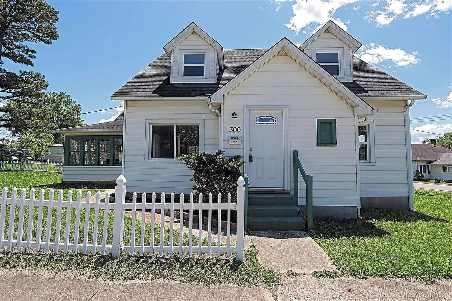 300 E Chestnut St photo 1