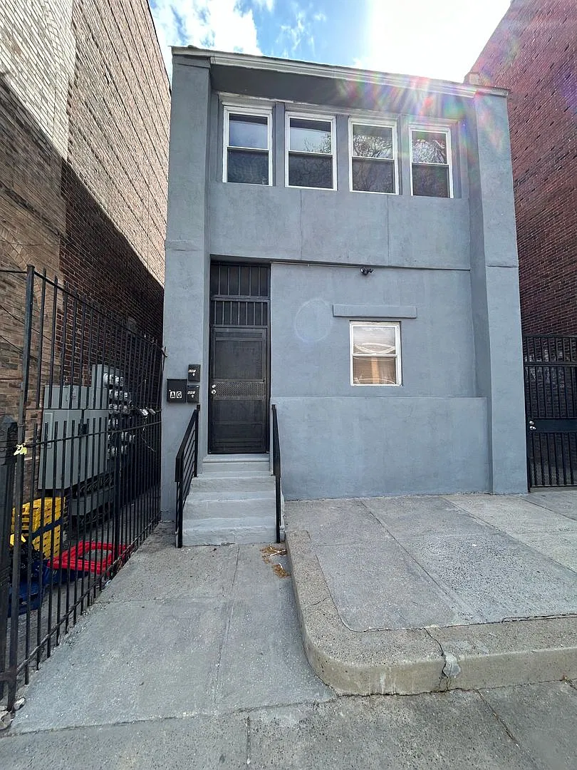 5402 Walnut St — Photo 1