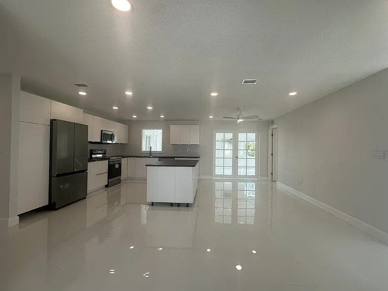 230 Annapolis Ln — Photo 22