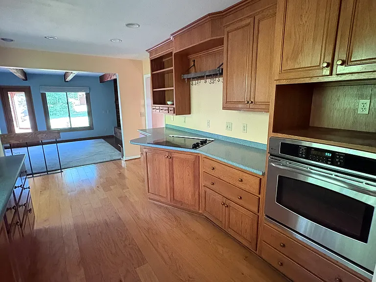 370 E Loveland Ave — Photo 4