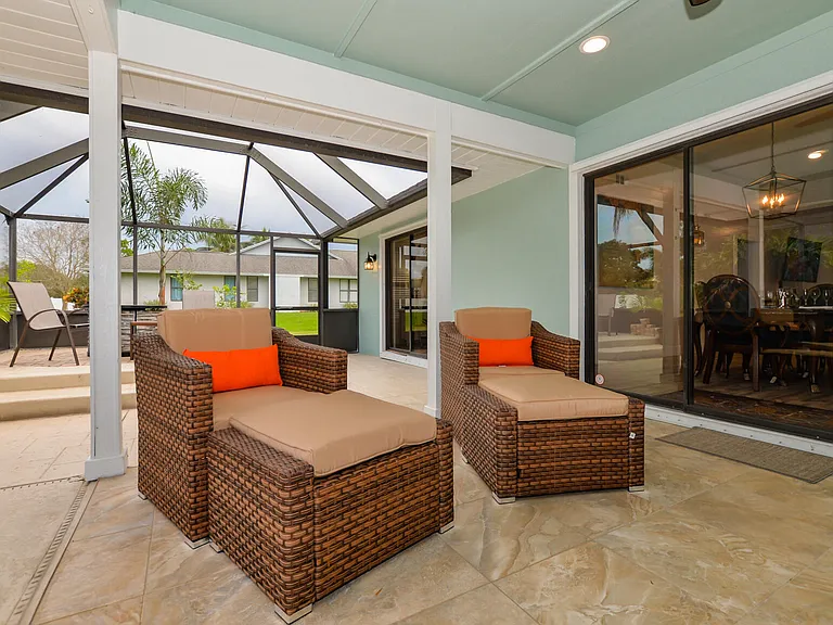 2411 NE Pinecrest Lakes Blvd — Photo 32