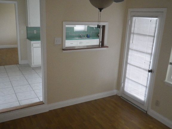 mud room looking to kitchen