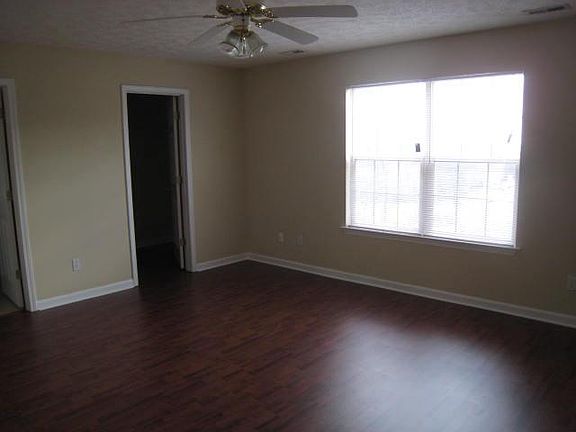 3rd image of 610 Sherard Cir