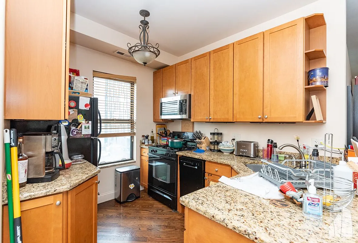 1 bed, 1.0 bath, $2,195 — Photo 2