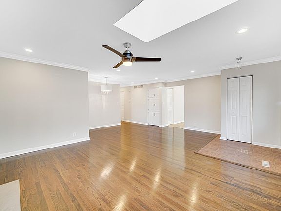 5th image of 5037 White Oak Ave