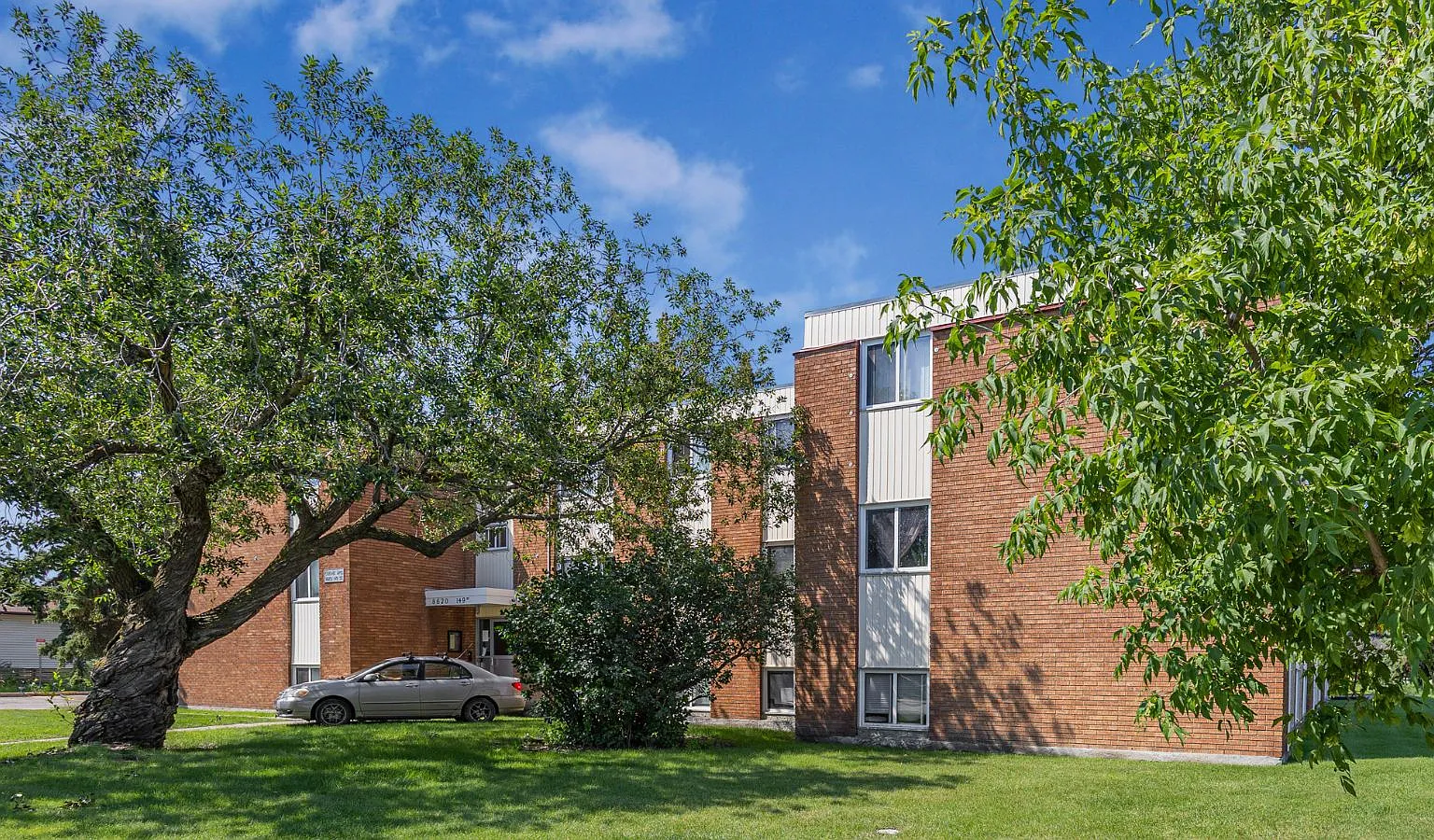 Quesnel Apartments — Photo 2