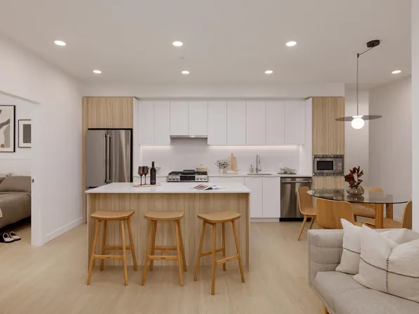 2450 Garden Dr #408, Vancouver, BC V5N 4Y6