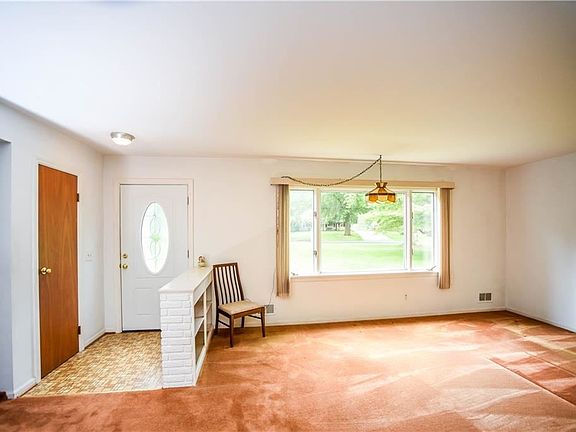 4th image of 27 Blandford Ln