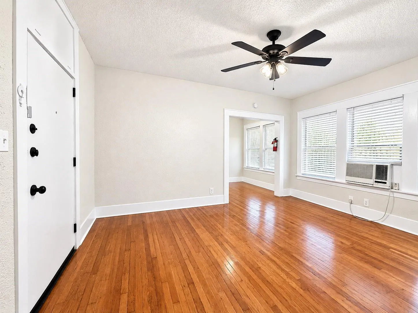 1 bed, 1.0 bath, $1,075 — Photo 4