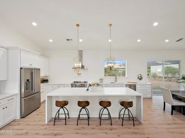 1642 E CIRCLE MOUNTAIN Road, New River, AZ 85087