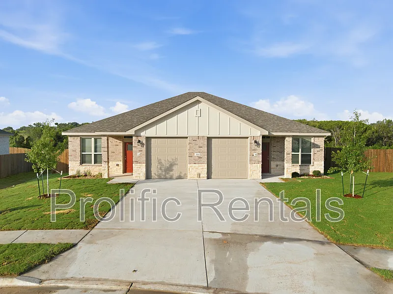 3 bed, 2.0 bath, 1220 sqft, $1,500 — Photo 3